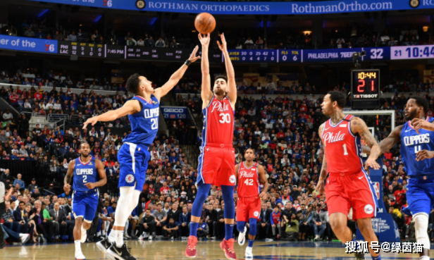  布里奇斯高效输出带队，黄蜂击败公牛止连败