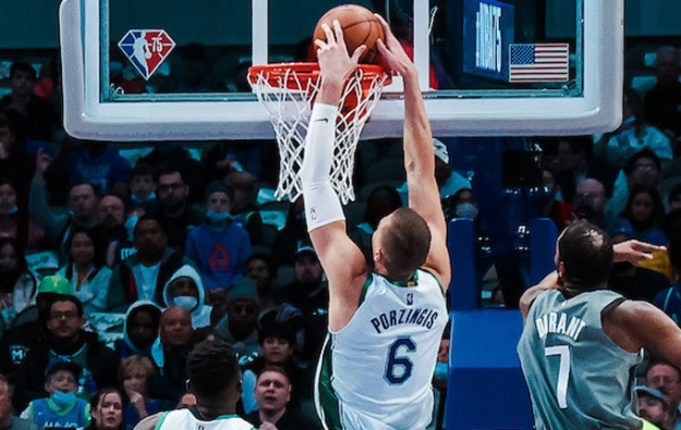  东契奇末节独揽18分独行侠逆转击败太阳