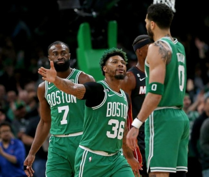  巴特勒硬核表现主宰加时，热火双加时鏖战险胜公牛