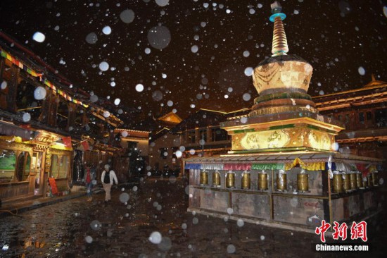 满冠体育- 克罗托内雪夜作战体能告急，低温影响赛事质量  